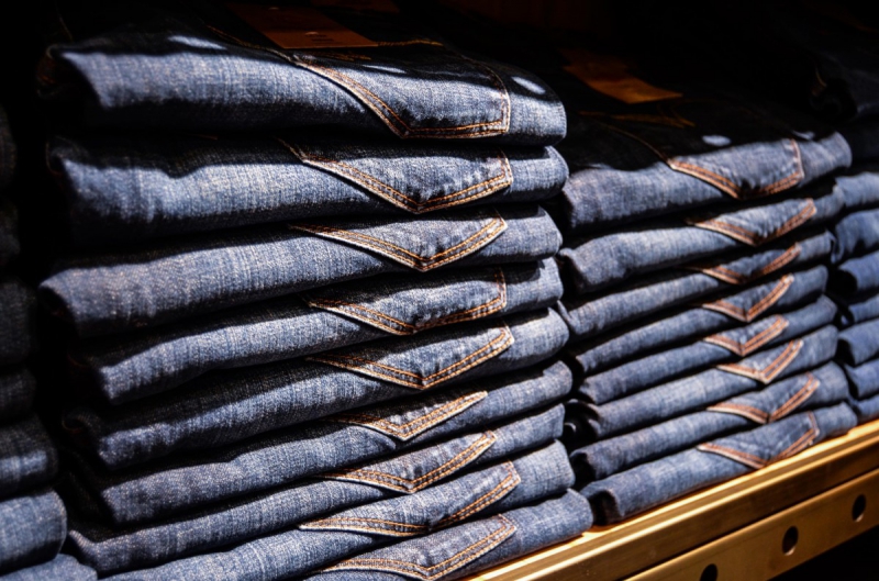 magasin-ST JEAN CAP FERRAT-min_jeans_pants_blue_shop_shopping_shelf_exhibition_buy-940702