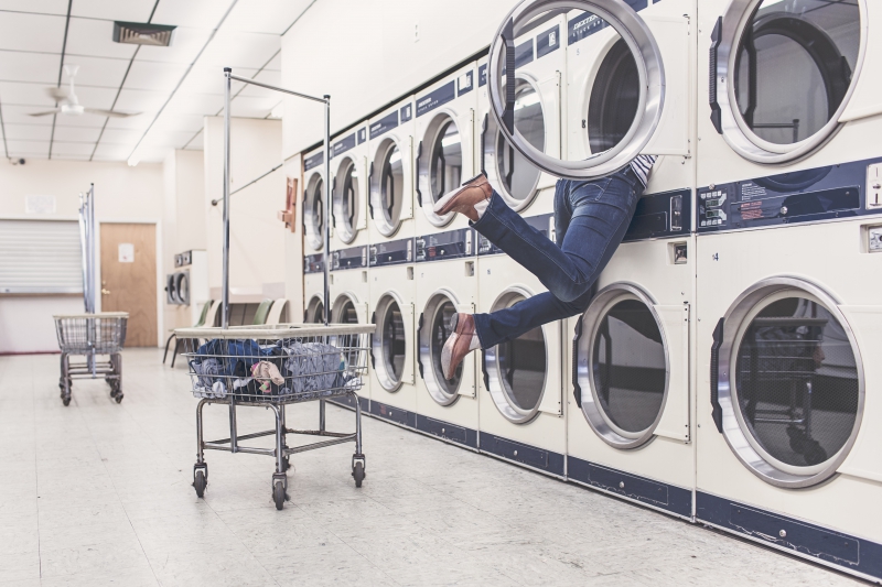 magasin-ST JEAN CAP FERRAT-min_people-woman-laundry-laundromat-interior-design-art-946996-pxhere.com